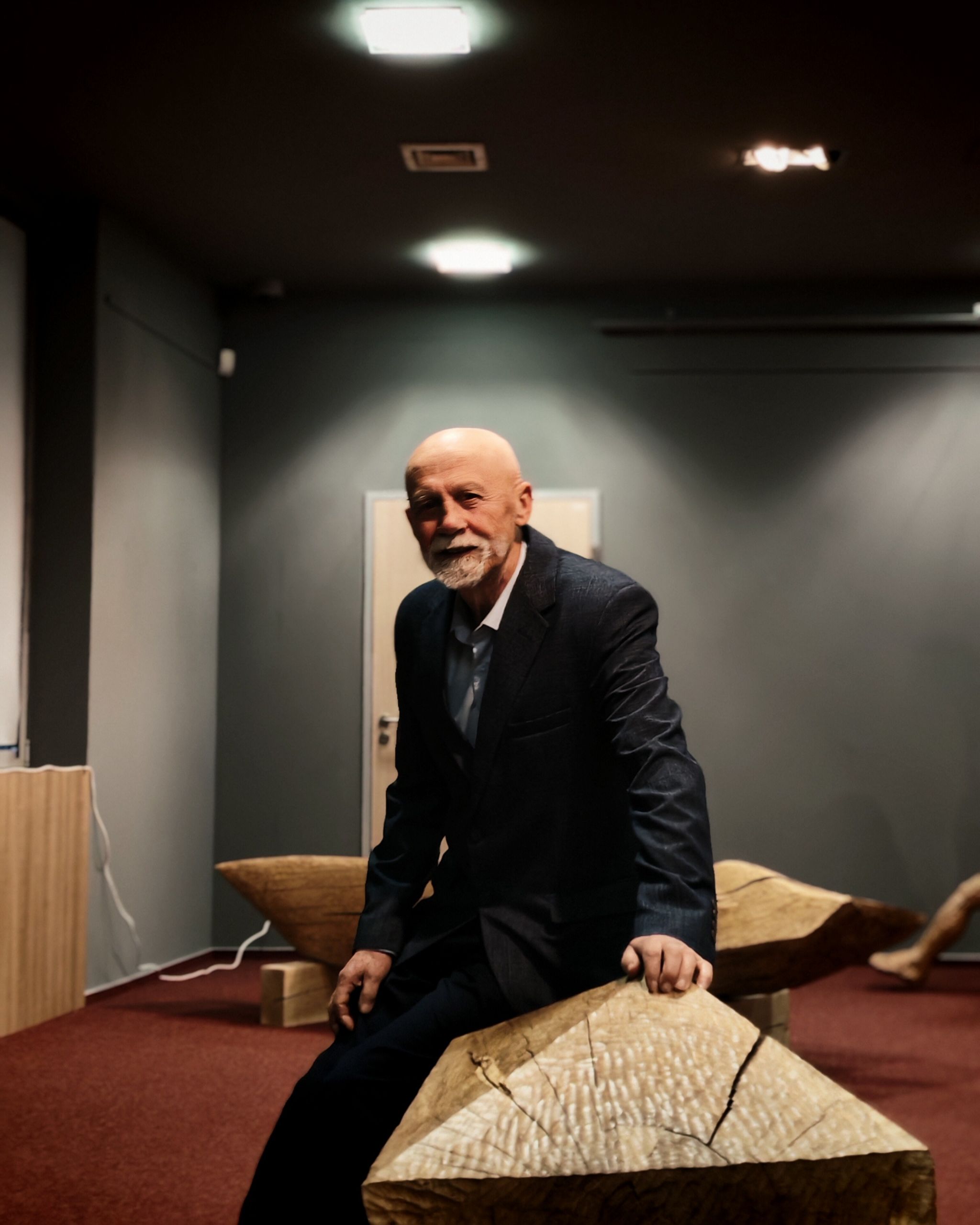 Przejdź do galerii Fotorelacja z wernisażu „Materia nie jest Martwa”