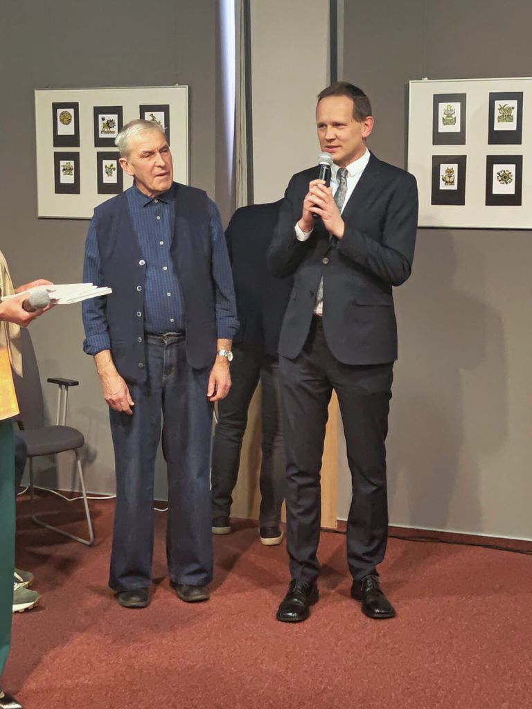 Dyrektor rozpoczyna spotkanie