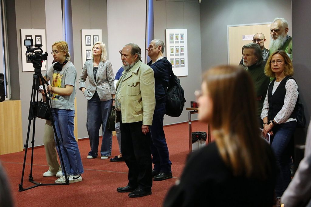 Uczestnicy słuchają wystąpienia Fot. Wiktor Taszłow – Radio Kielce