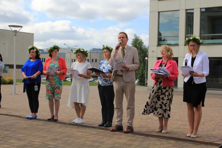Dyrektor BU rozpoczyna spotkanie a obok organizatorzy spotkania