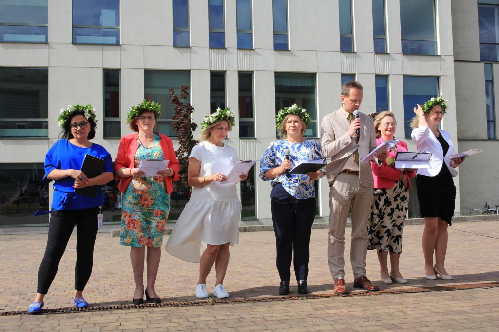 Organizatorzy czytają przemówienia